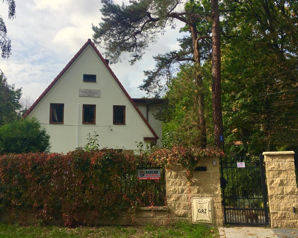 Willa Danusia Milanowek Εξωτερικό φωτογραφία